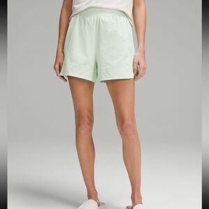 Lululemon Stretch Woven Relaxed Fit High Rise 4”